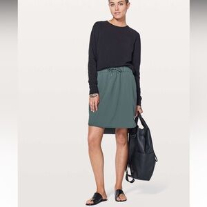 Lululemon Women’s On The Fly Skirt 21" Gravity Green Travel Commute Size 6